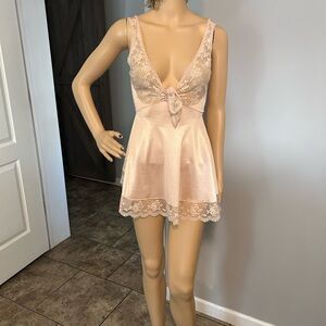 Glydons Vintage Lace Trimmed Peach  Chemise Made in USA 🇺🇸